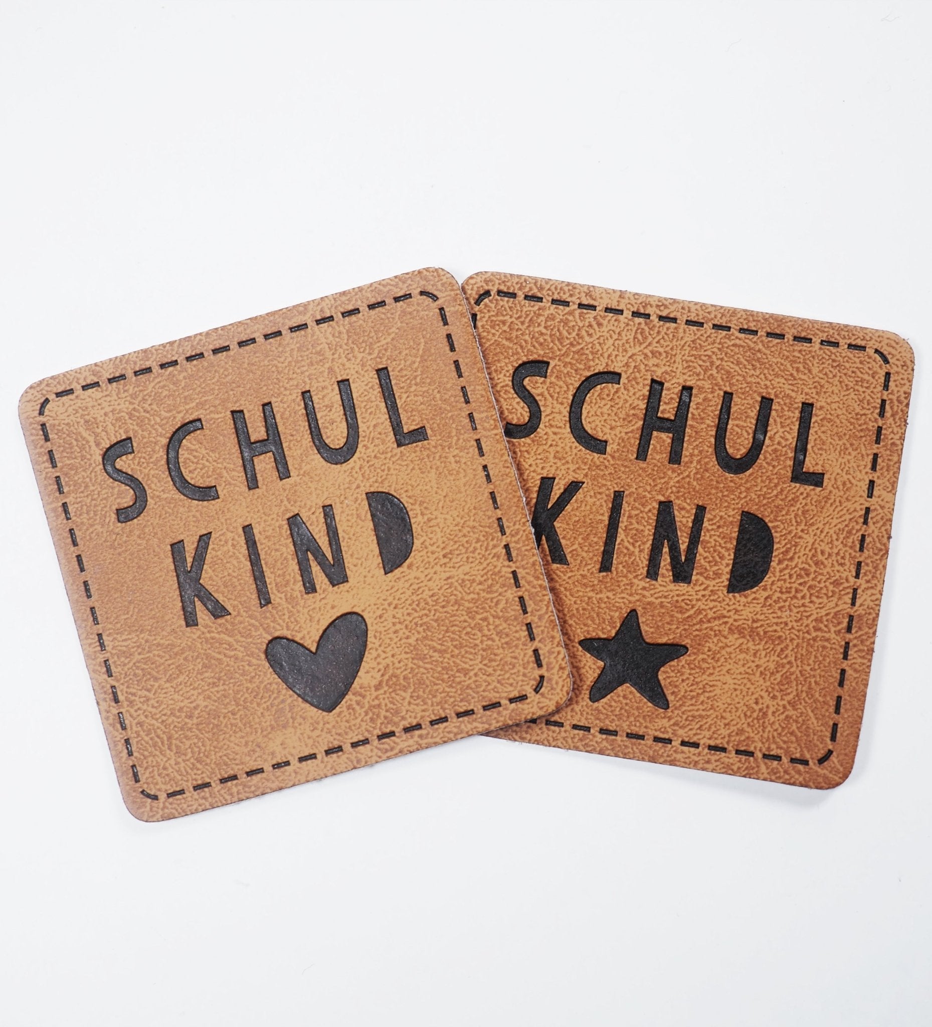 paul-clara-kunstlederlabels-schulkind-herz-iron-on-4x4 image 2