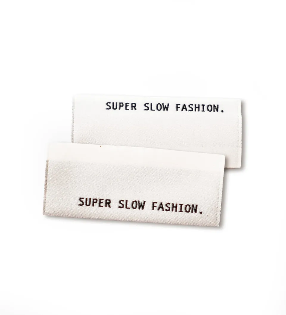 paul-clara-weblabel-super-slow-fashion-klapplabel-schwarz image 1