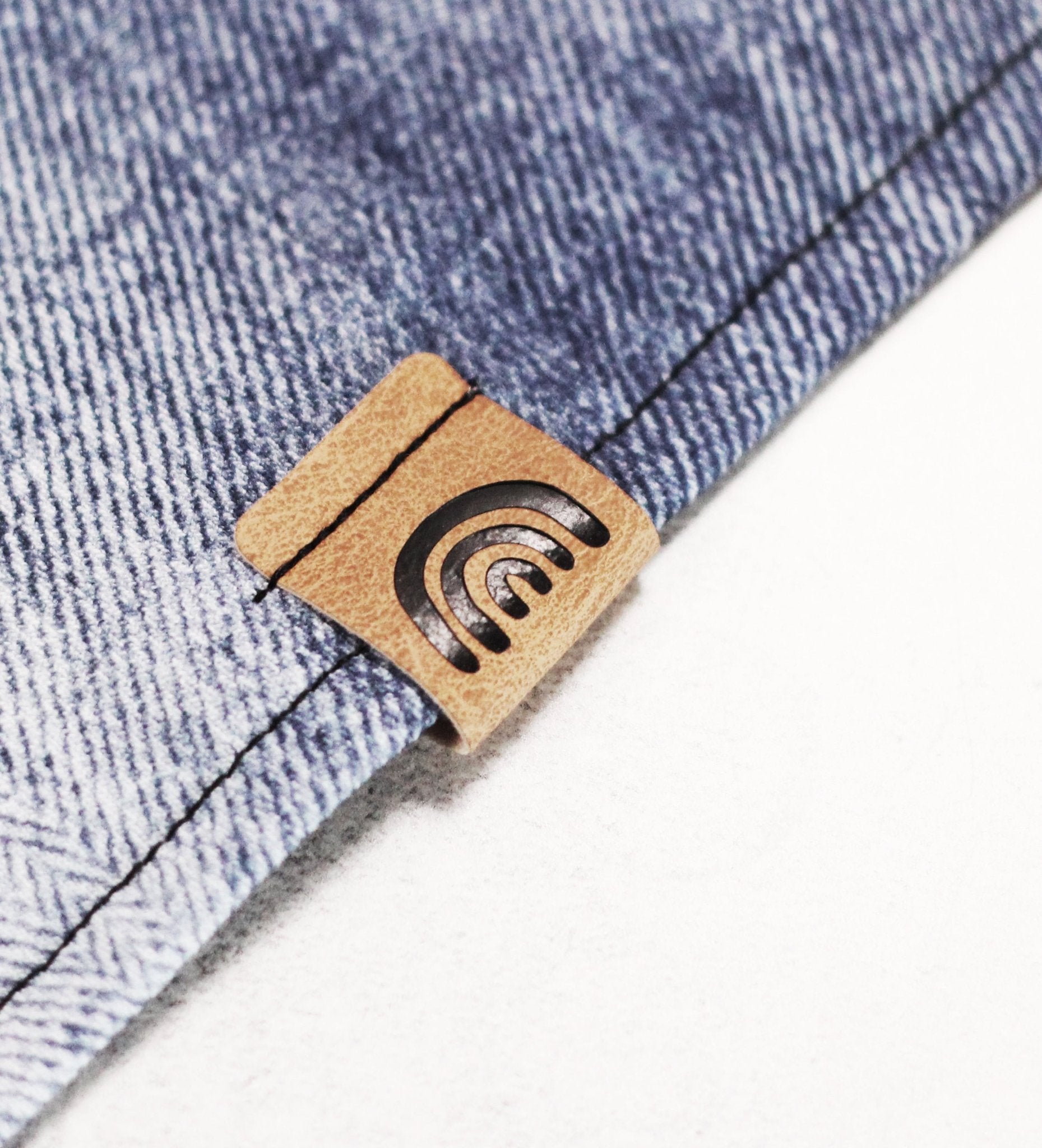 paul-clara-kunstleder-labels-regenbogen-klapplabel-2x5-cm image 4