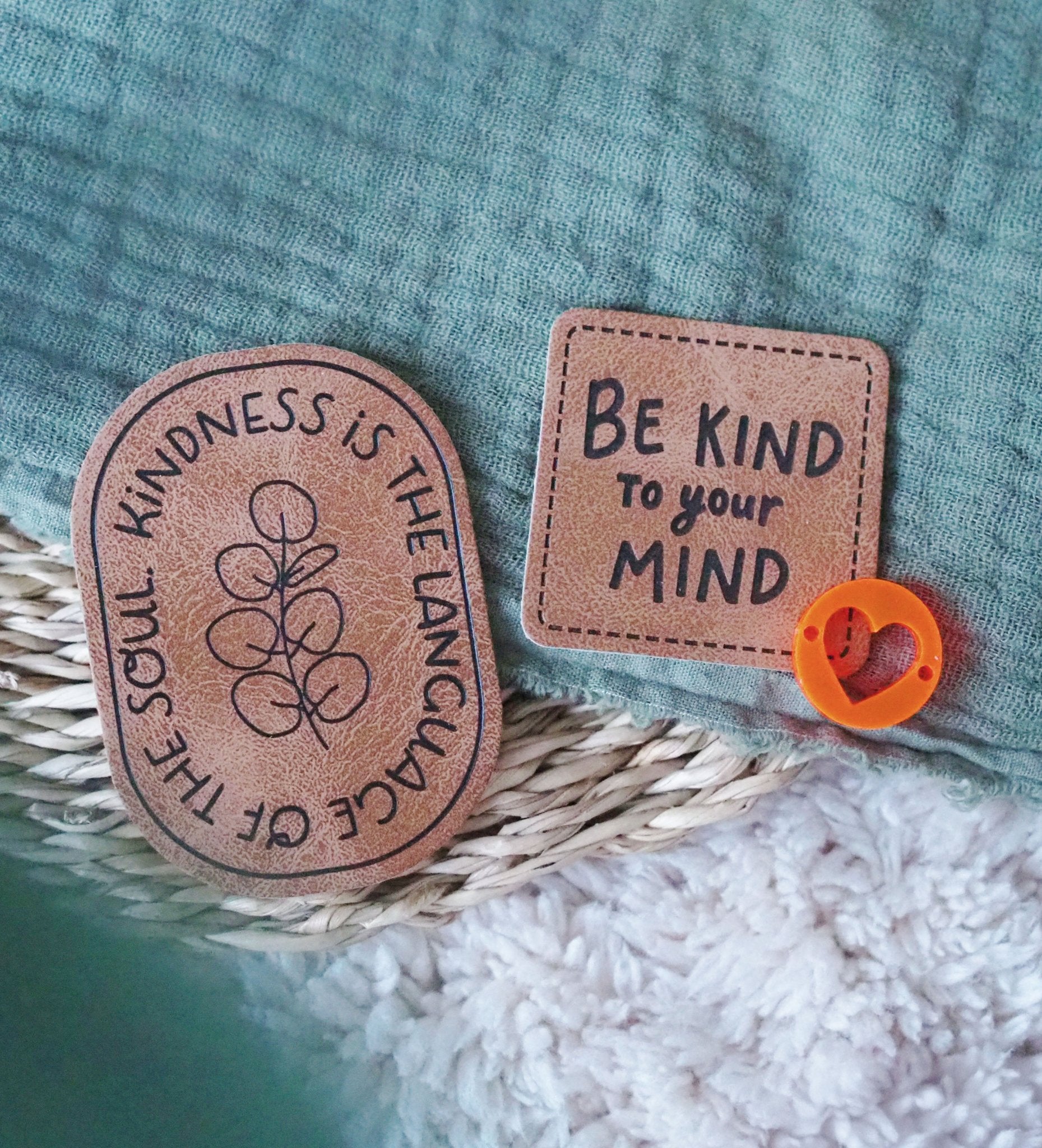 paul-clara-kunstleder-labels-be-kind-to-your-mind-label-3-5-cm-typo image 3