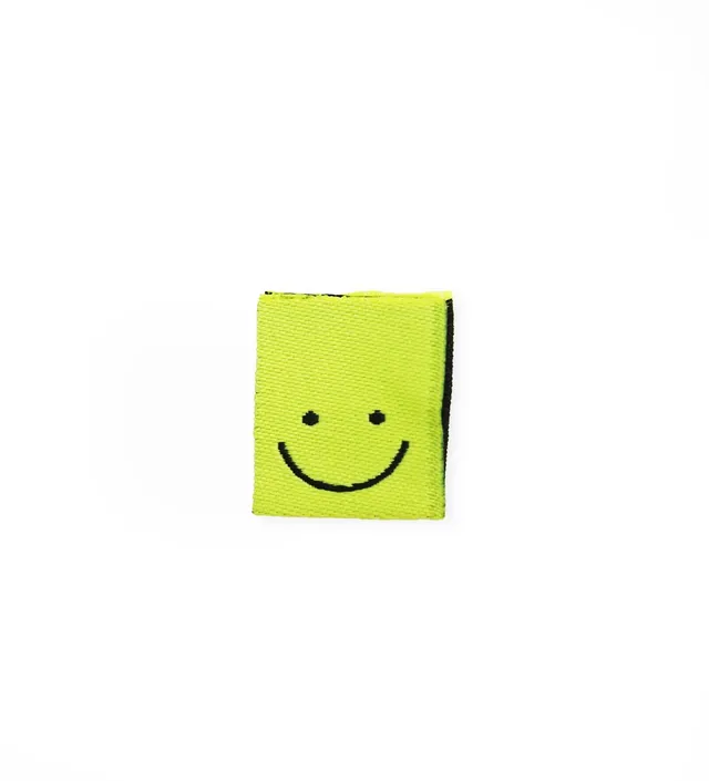 paul-clara-weblabels-smile-klapp-label-neongelb-einn-hlabel image 1