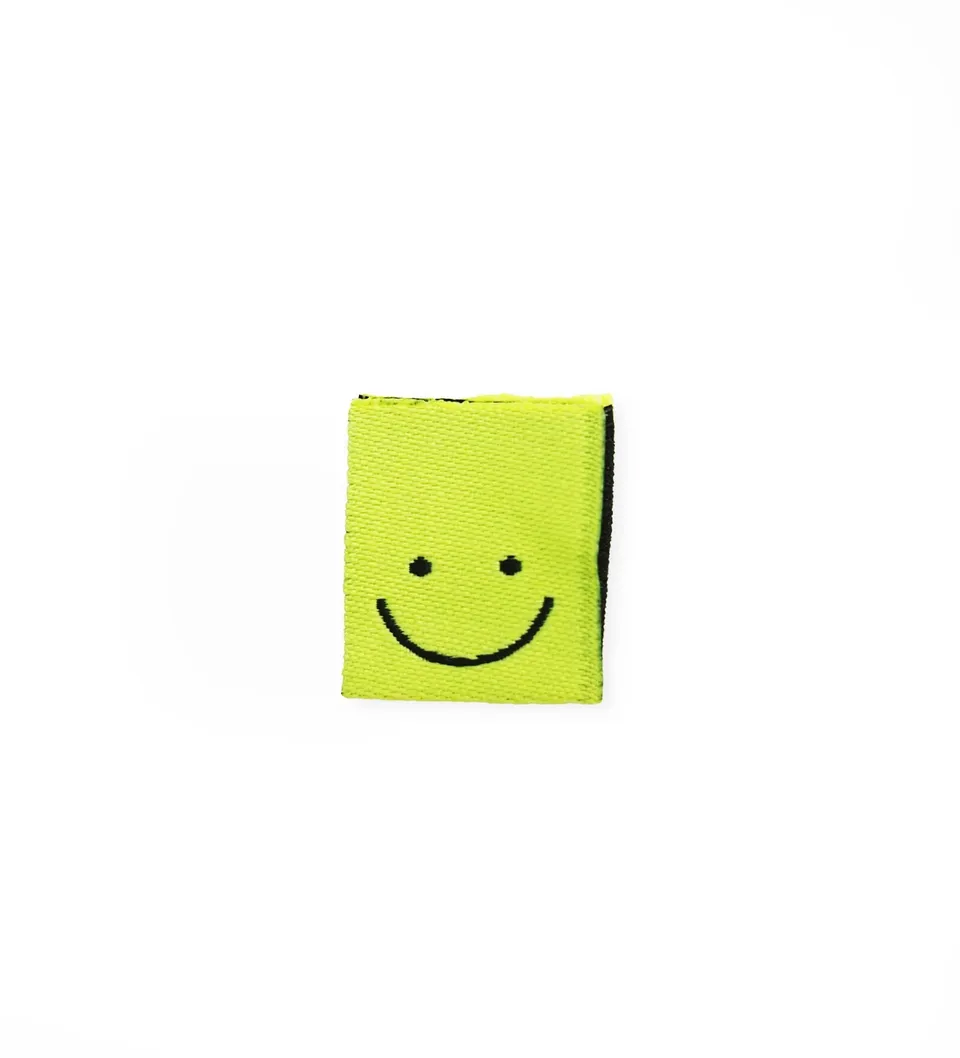 paul-clara-weblabels-smile-klapp-label-neongelb-einn-hlabel image 1