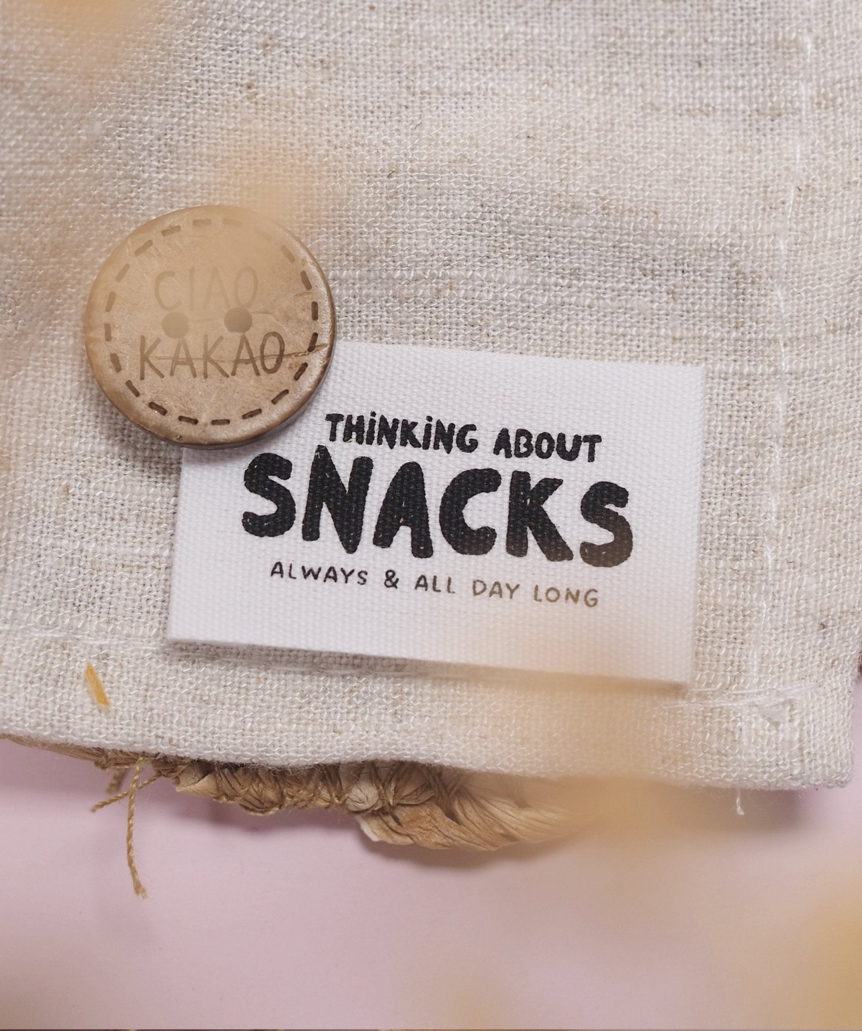 paul-clara-baumwoll-labels-thinking-about-snacks-label-2-3cm image 2