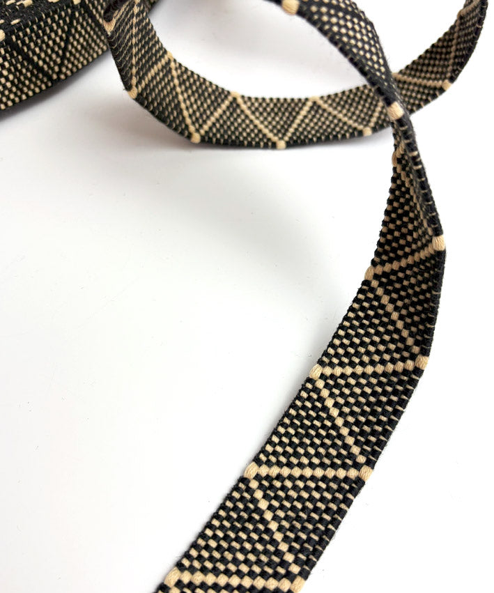 lenipepunkt-kurzwaren-gurtband-3-cm-dreiecke-schwarz-natur-meterware image 2