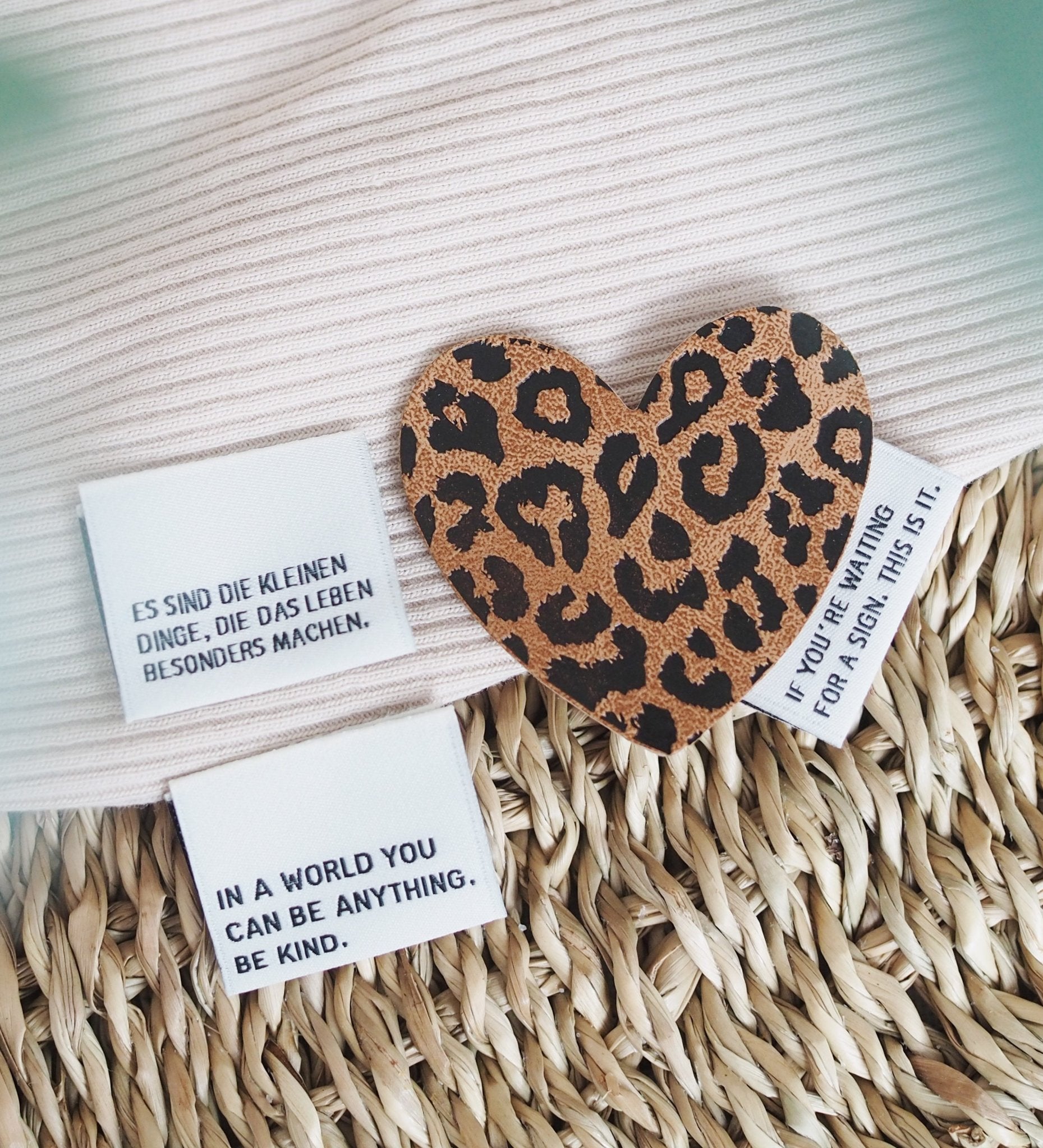 paul-clara-weblabels-klapp-label-if-you-re-waiting-for-a-sign image 3