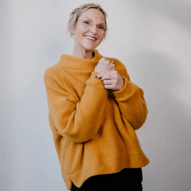 sew-simple-viebie-fleecepulli-papierschnittmuster-mit-wickelkragen image 1