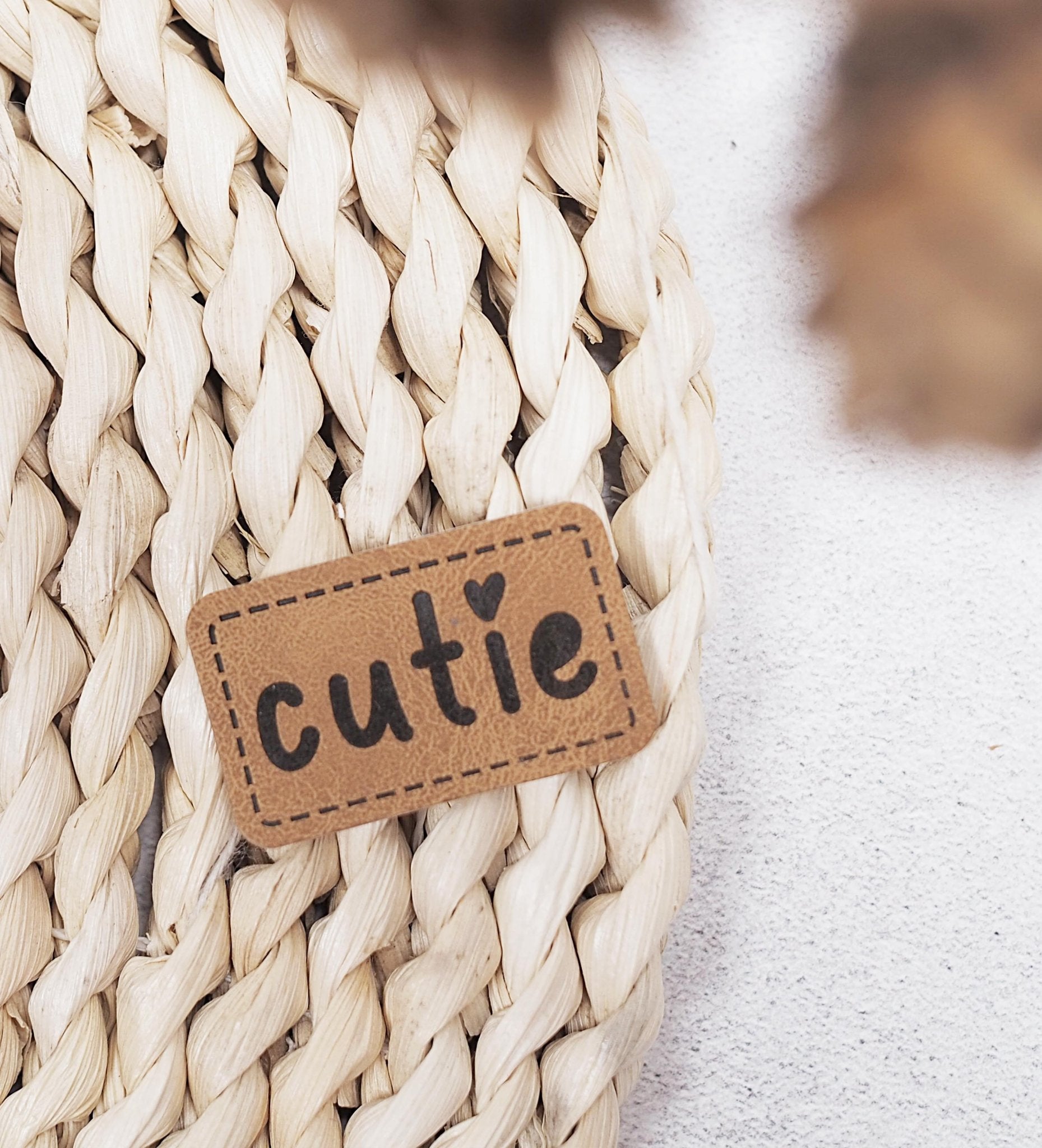 paul-clara-kunstleder-labels-cutie-label-2-1x3-5-cm image 2