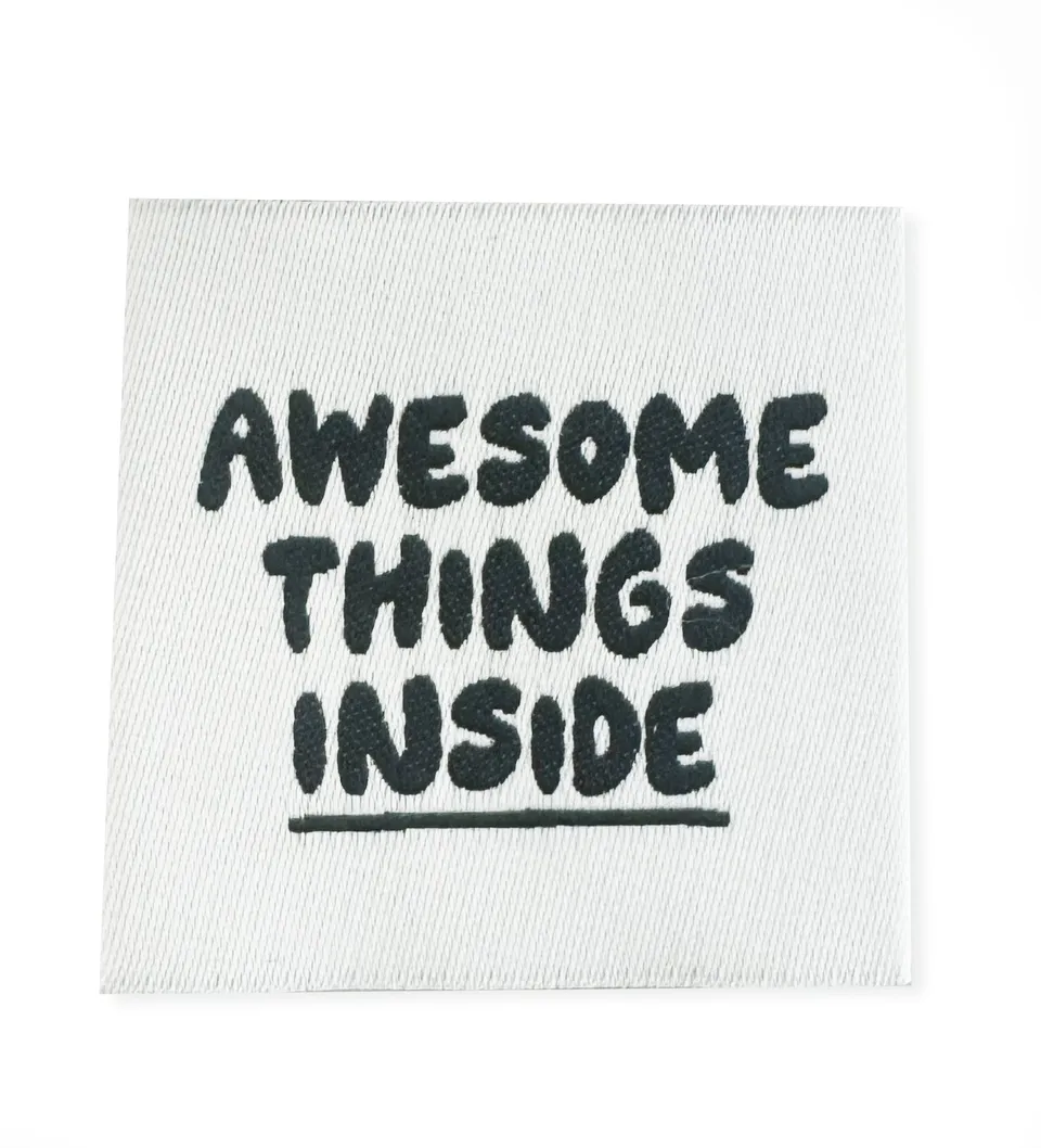 paul-clara-weblabels-awesome-things-inside-etikett-4x4-cm image 1