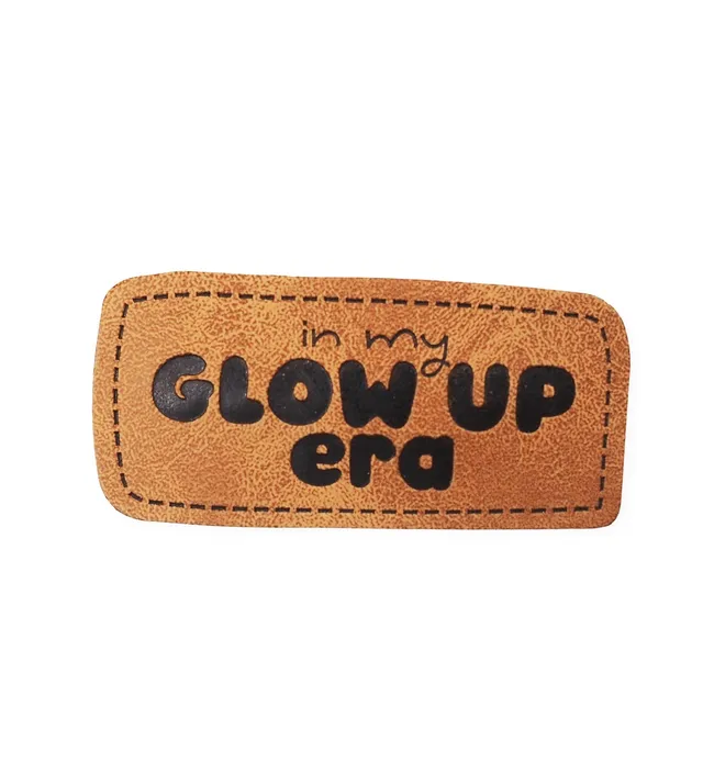 paul-clara-glow-up-era-kunstlederlabel-zum-aufb-geln-2-5x5-cm image 1