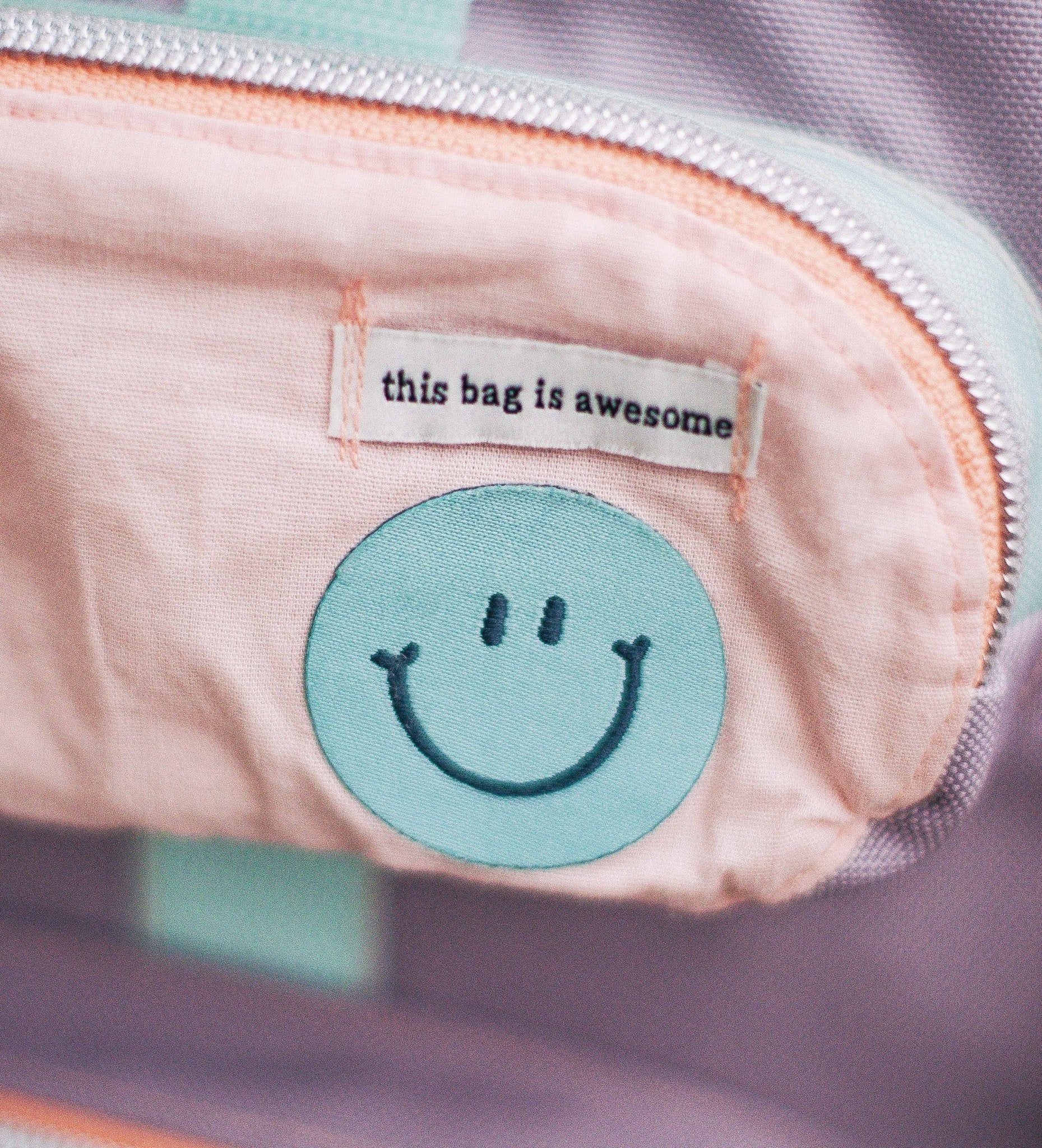 paul-clara-weblabels-this-bag-is-awesome-weblabel-4x1-cm-polyester image 2