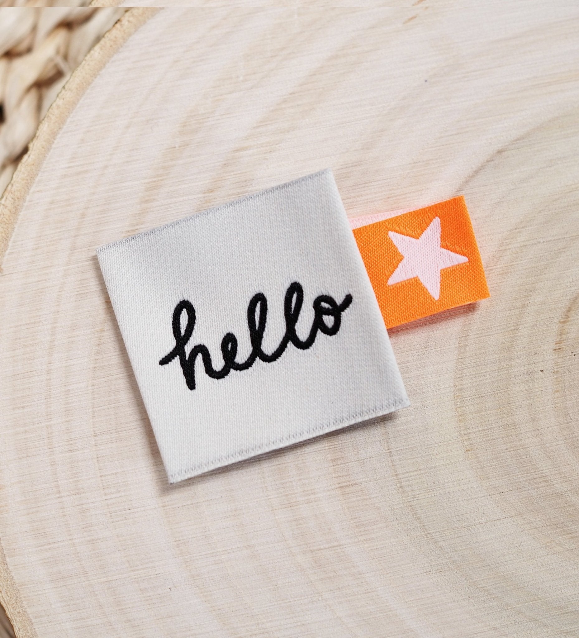 paul-clara-weblabel-stern-neon-orange-klapp-label image 2