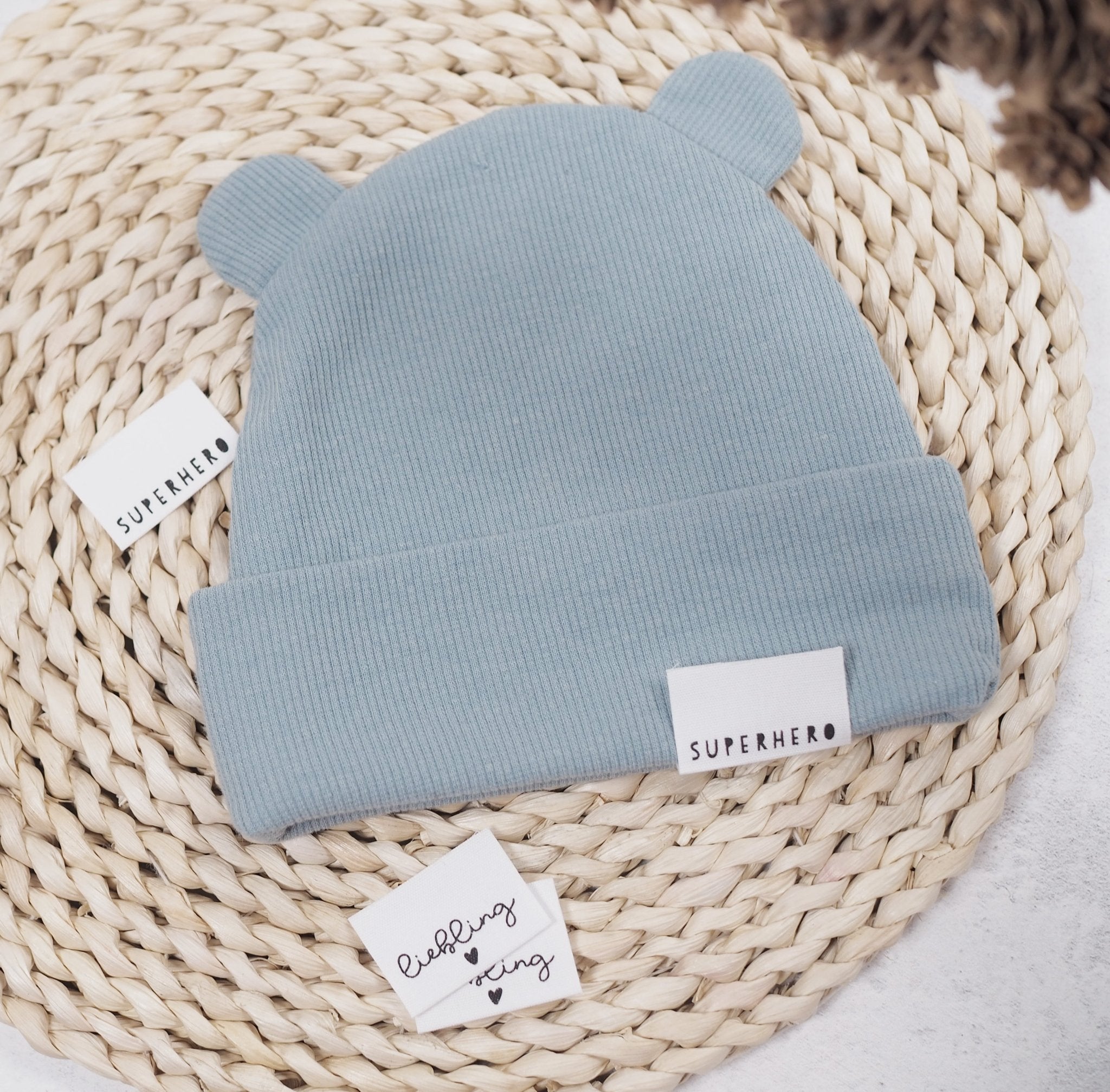 paul-clara-baumwoll-labels-superhero-klapplabel-einn-hen image 2
