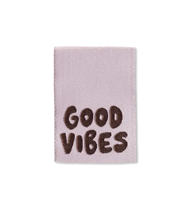 paul-clara-weblabels-good-vibes-klapp-label-einn-hen image 1