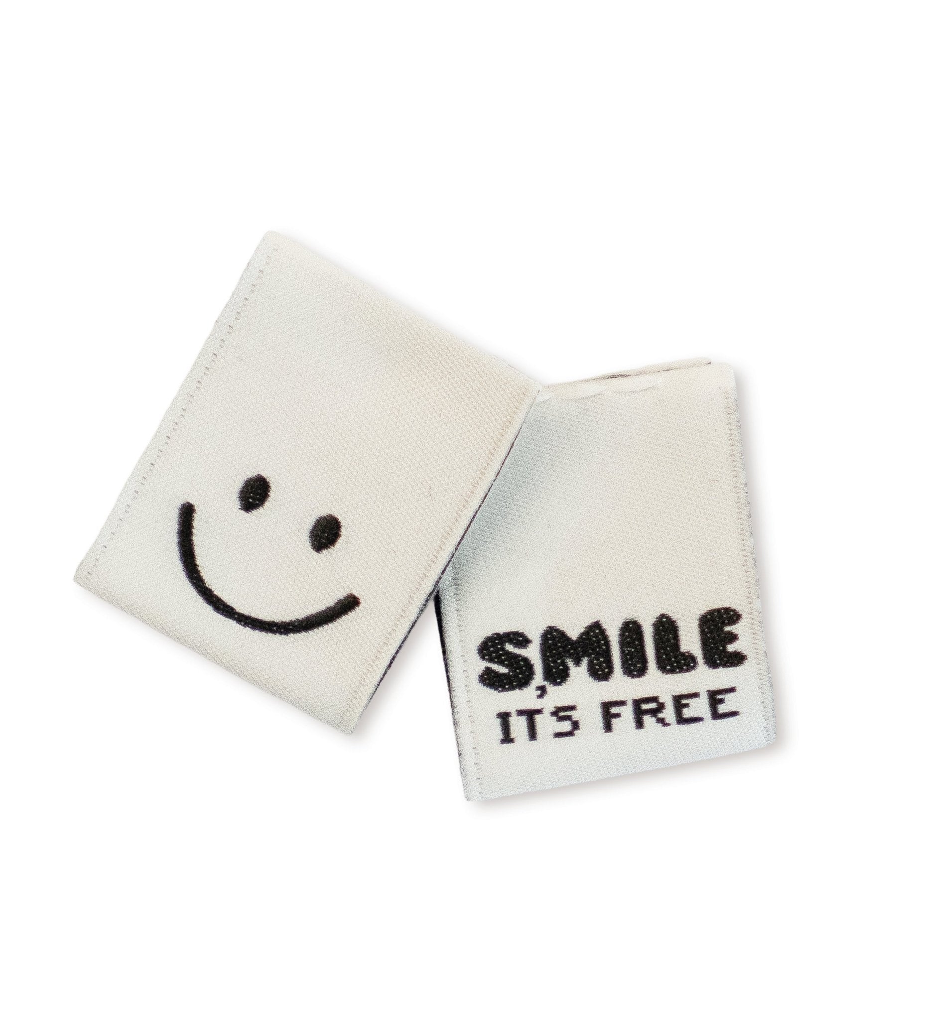 paul-clara-weblabels-smile-it-s-free-klapp-label-b-ware image 1