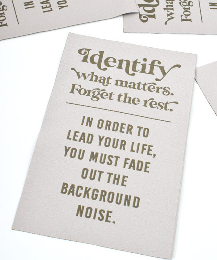 lenipepunkt-xl-patch-identify-what-matters-creme-oliv-10x15cm image 2