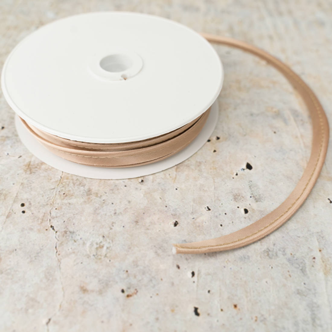 n-hfrosch-paspelband-satin-10mm-paspelband-beige-gl-nzend image 1