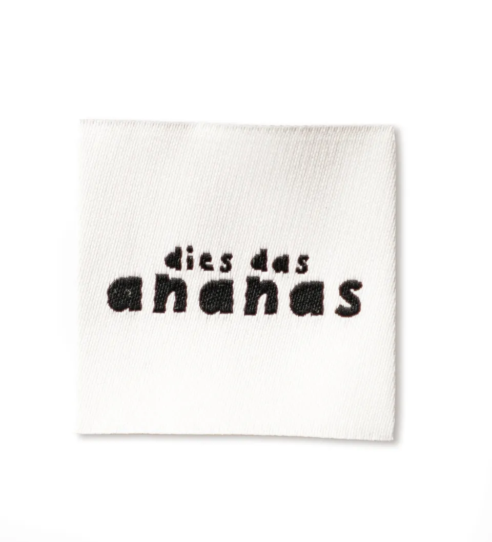 paul-clara-weblabels-dies-das-ananas-weblabel-4x4-typo image 1
