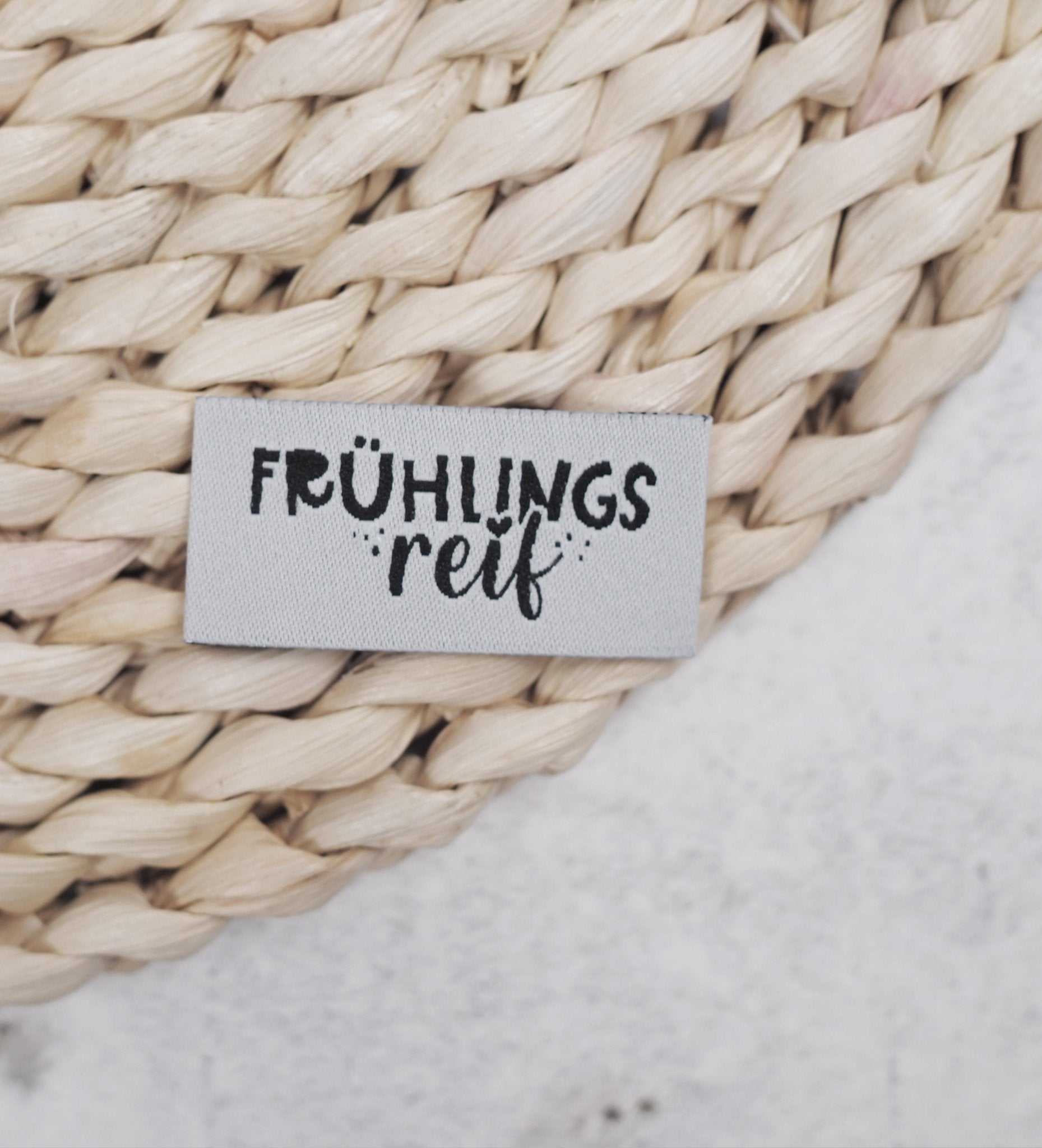 paul-clara-weblabels-fr-hlingsreif-label-gewebt-2x4cm image 2